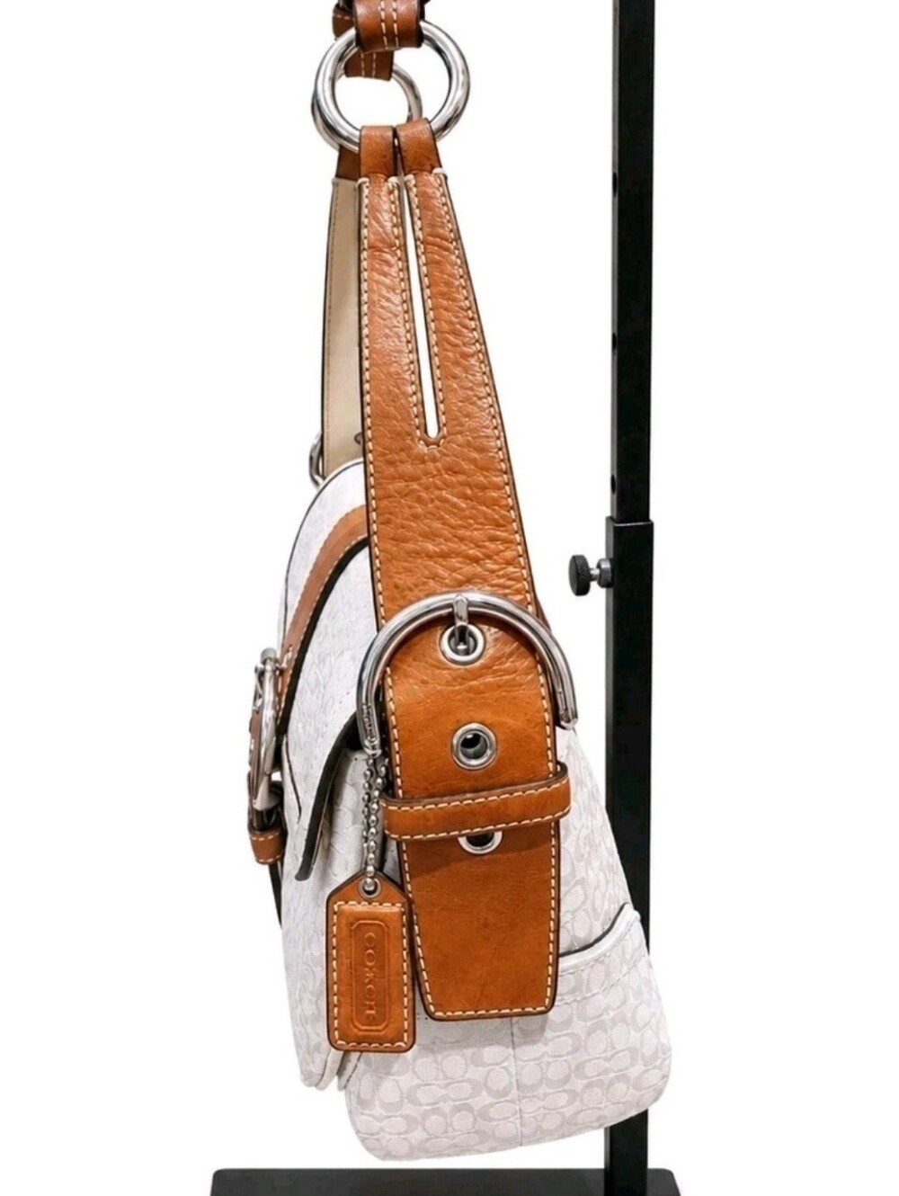 Vintage Coach White and Tan Jaquard Leather Shoulder Bag **NEAR MINT CONDITION** - Picture 2 of 16